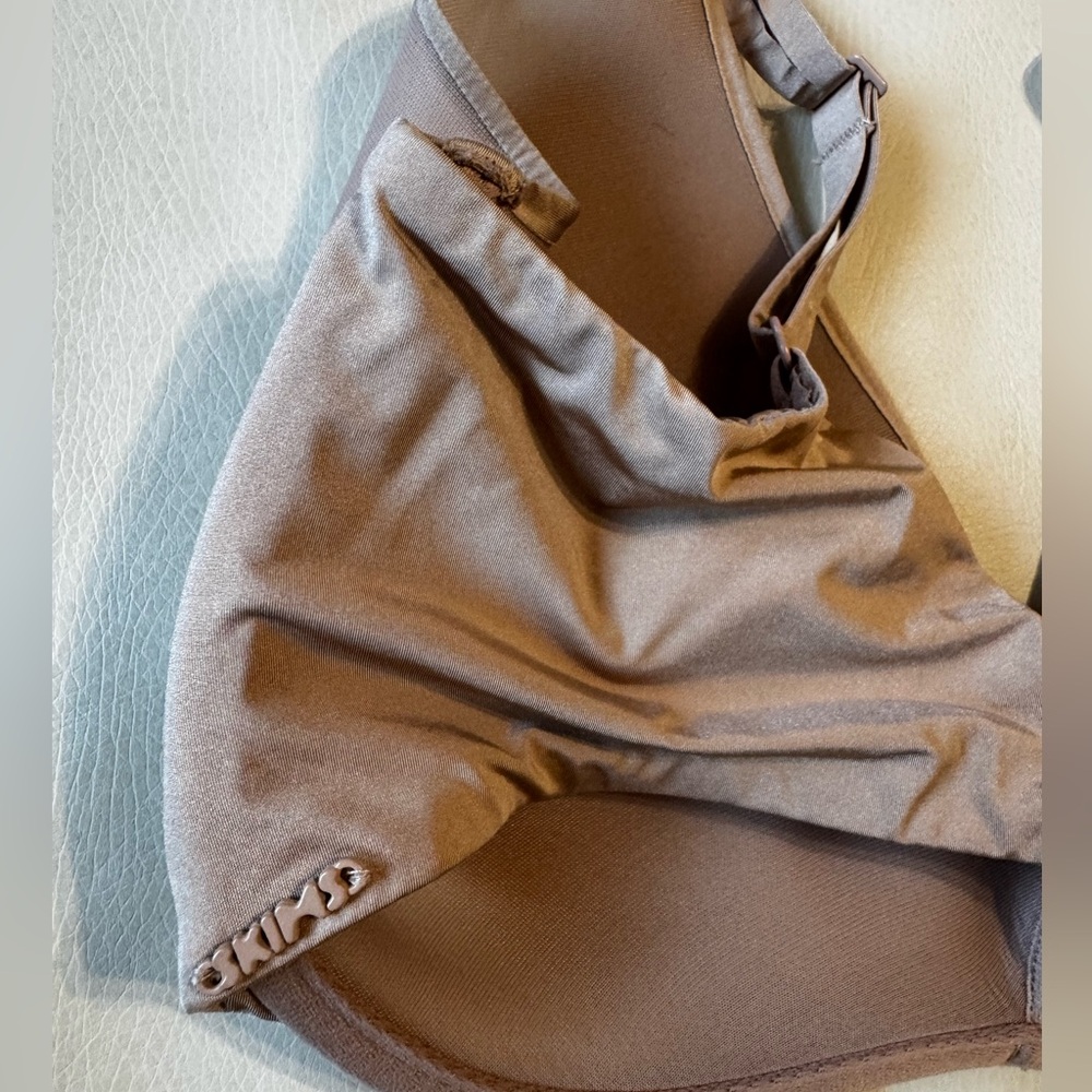 SKIMS Tan  Bra - Picture 2 of 6